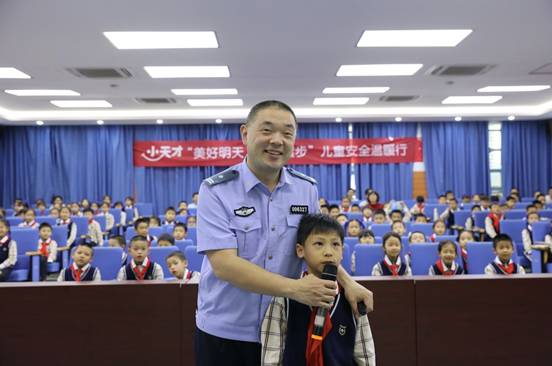 第三季小天才儿童安全温暖行活动走进南宁多所小学