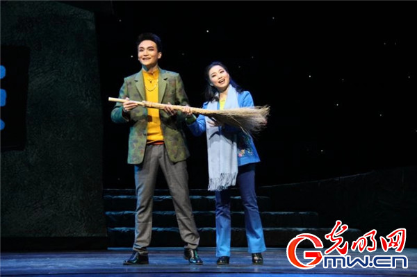楚剧《乡里乡亲》：把湖北农村风情搬上大舞台