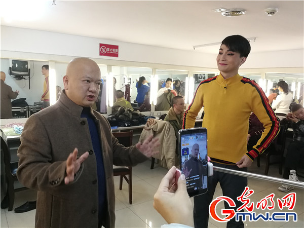 楚剧《乡里乡亲》：把湖北农村风情搬上大舞台