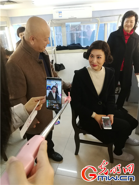 楚剧《乡里乡亲》：把湖北农村风情搬上大舞台