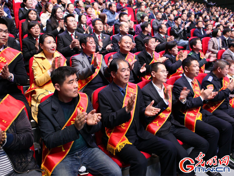 核心价值观百场讲坛第八十六场活动举行 李春林副总编辑主持