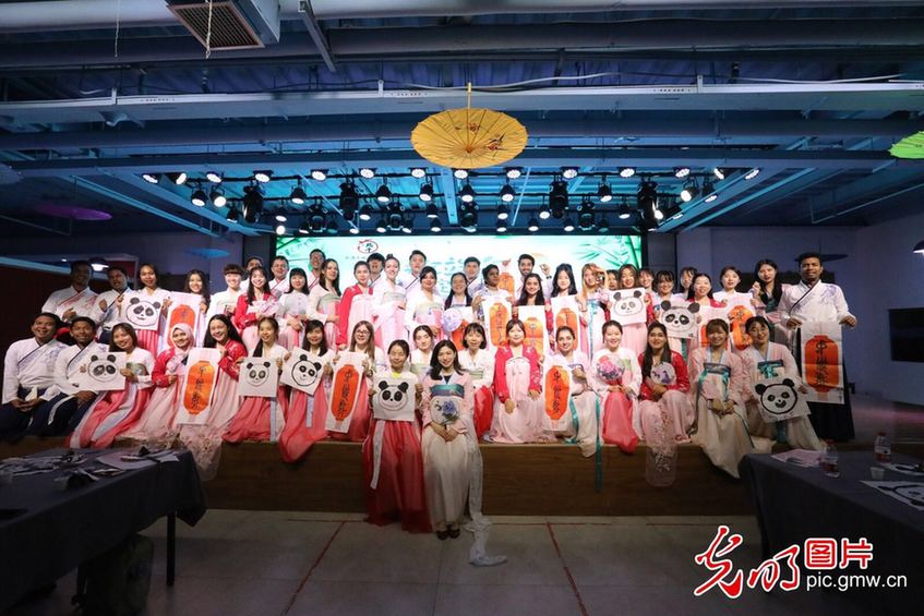“今年端午，我与海淀有个约会”——中外大学生端午节传统文化体验活动举办