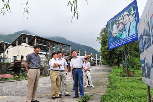 光明日报考察团近日赴四川进行灾区重建考察