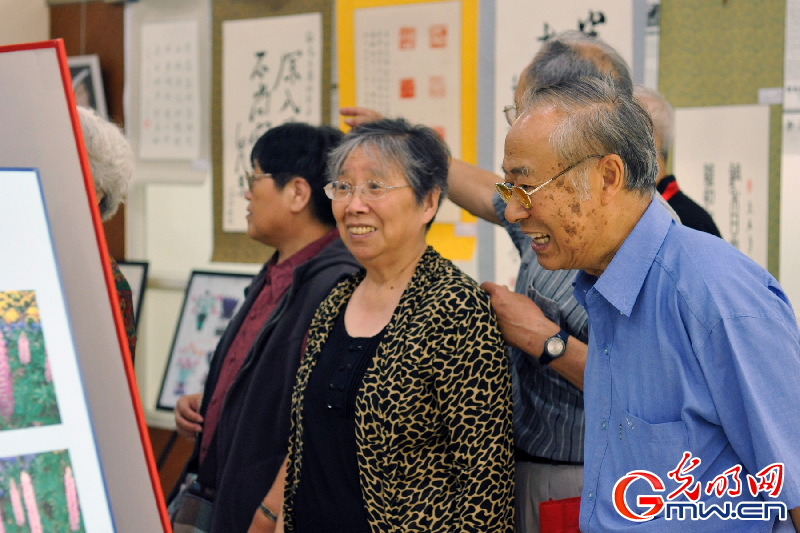 “光明日报社离退休干部书画摄影作品展”举行