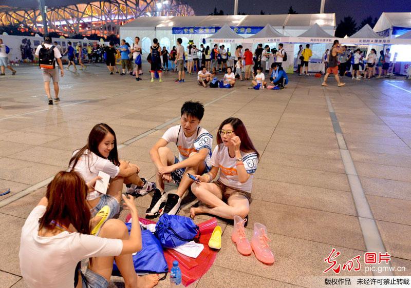 “光明夜跑5km泼水狂欢”活动盛大开幕