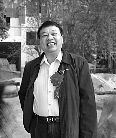 何东平总编辑出席2015年“寻找最美教师”大型公益活动揭晓典礼