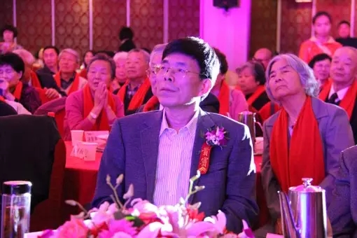 李春林副总编辑出席2015文化老人金婚庆典公益活动并致辞