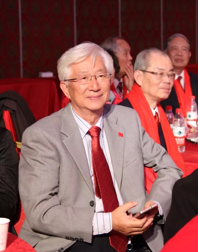李春林副总编辑出席2015文化老人金婚庆典公益活动并致辞