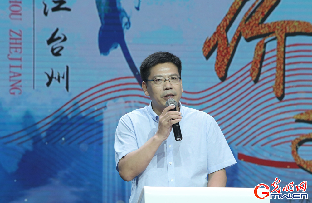 核心价值观百场讲坛第七十六场活动举行 陆先高副总编辑主持
