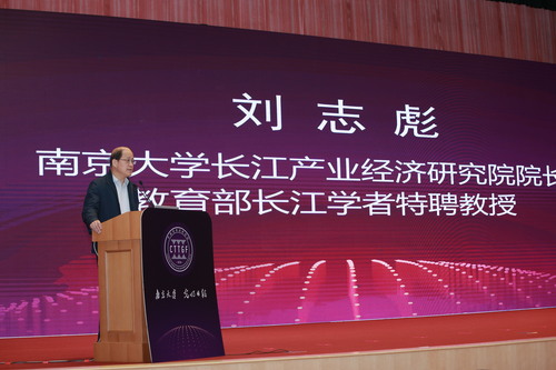 陆先高副总编辑出席2018中国智库治理暨思想理论传播高峰论坛开幕式并致辞